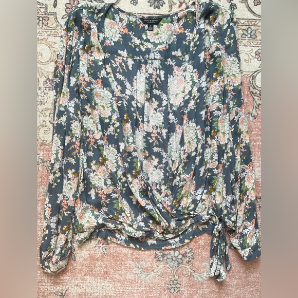 Lucky Brand Faux Wrap Floral Top with side tie sz M - Picture 6 of 7